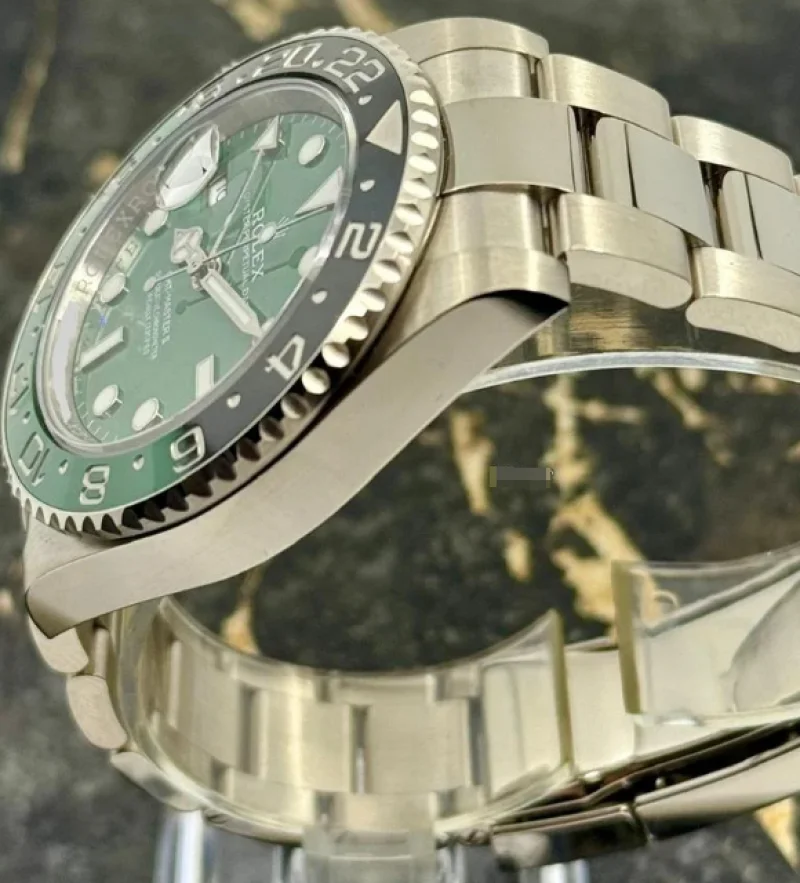 新作ROLEXコピー 126729VTNR GMTマスター Ⅱ オイスター グリーンセラミック