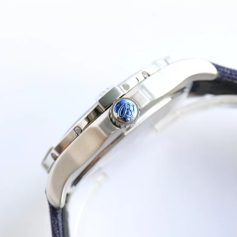 【GF 工場製】ブライトリング アベンジャー 44mm ブラックバード GMT 自動巻きV17311101B1W1、A17318101C1X1