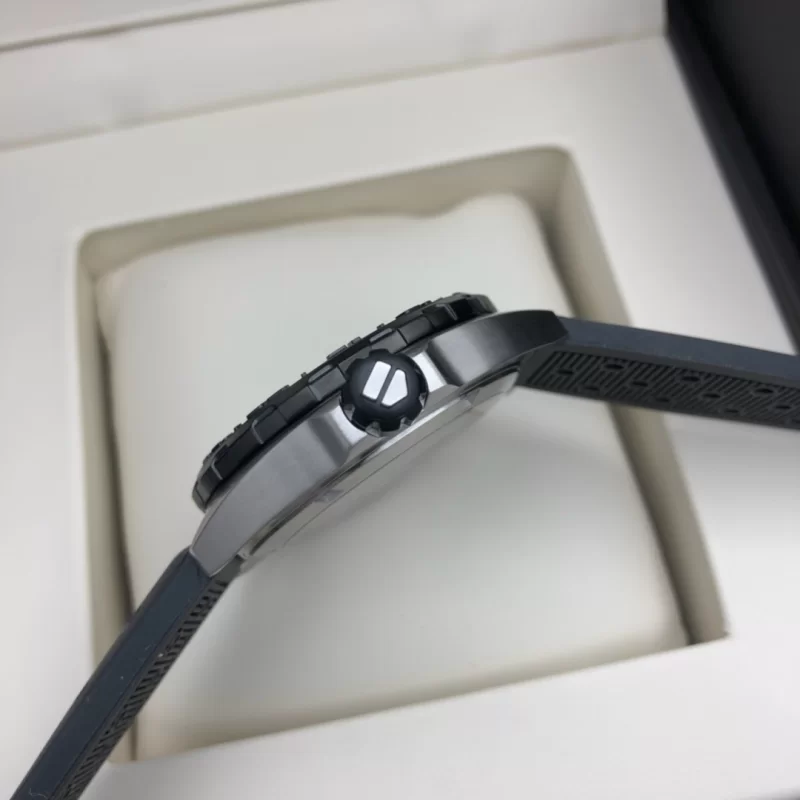タグ・ホイヤー F1 コラボモデル WAZ1117.FT8023 41mm グラフィティ文字盤クォーツ時計