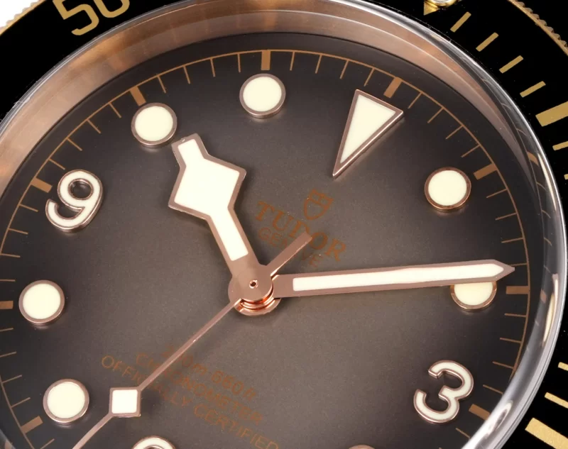 チュードル ブラックベイ ブロンズ 43mm アルミブロンズ クロノメーターダイバーズM79250BM