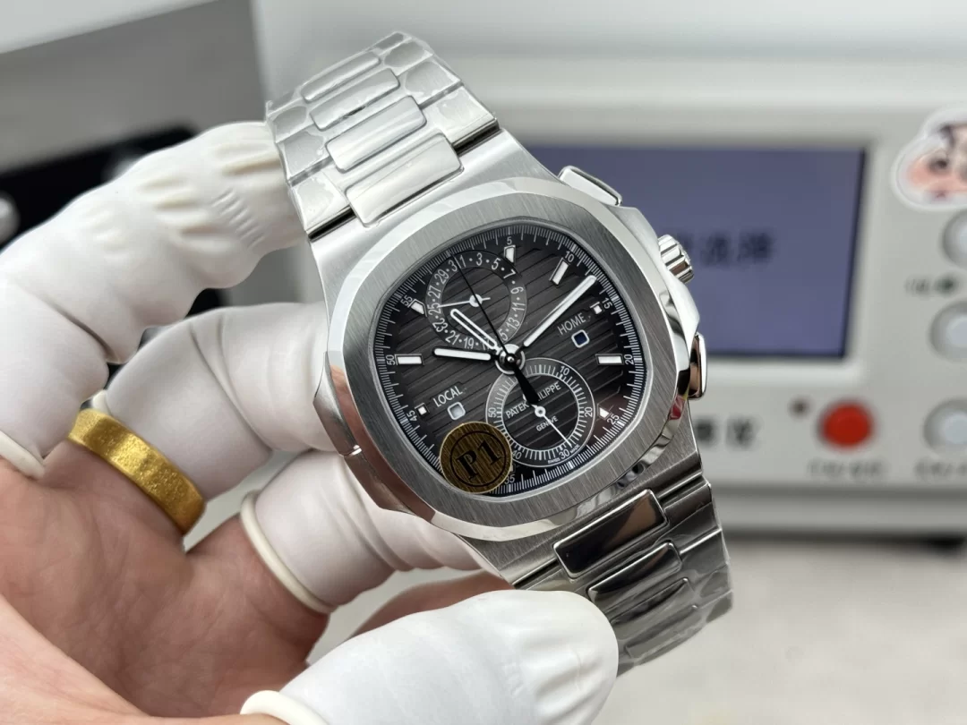 パテック・フィリップ ノーチラス デュアルタイム & フライバッククロノグラフ 5990/1A-011