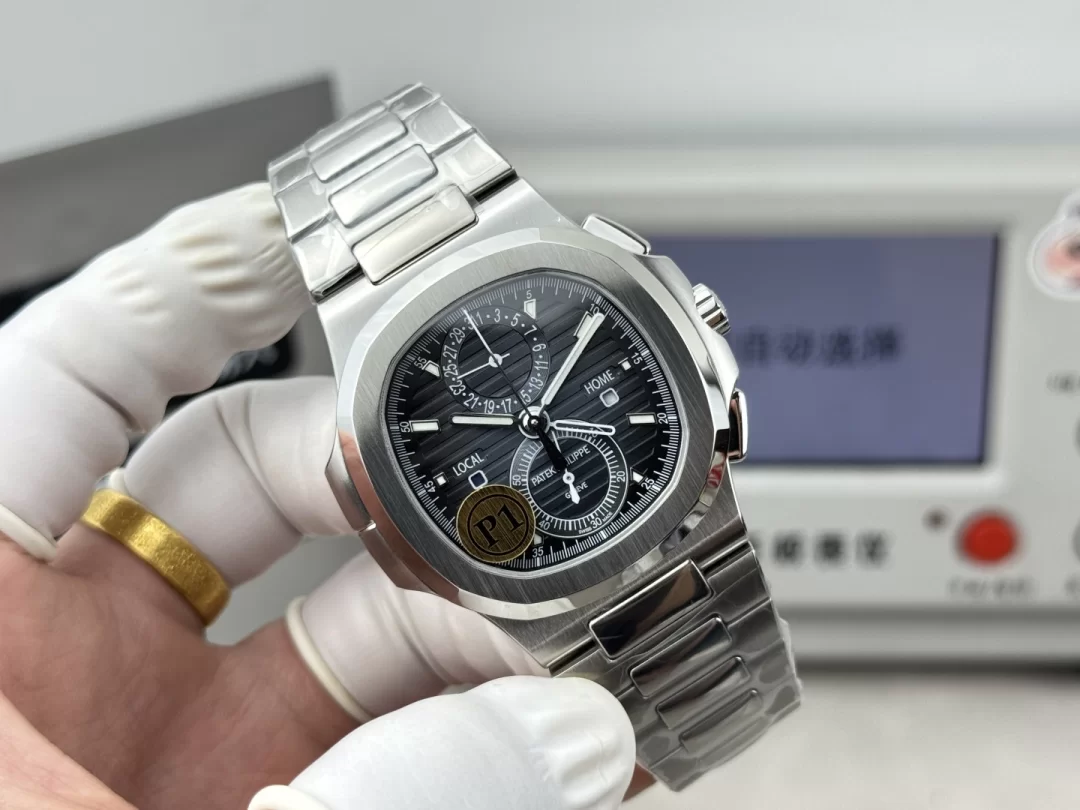 パテック・フィリップ ノーチラス デュアルタイム & フライバッククロノグラフ 5990/1A-011