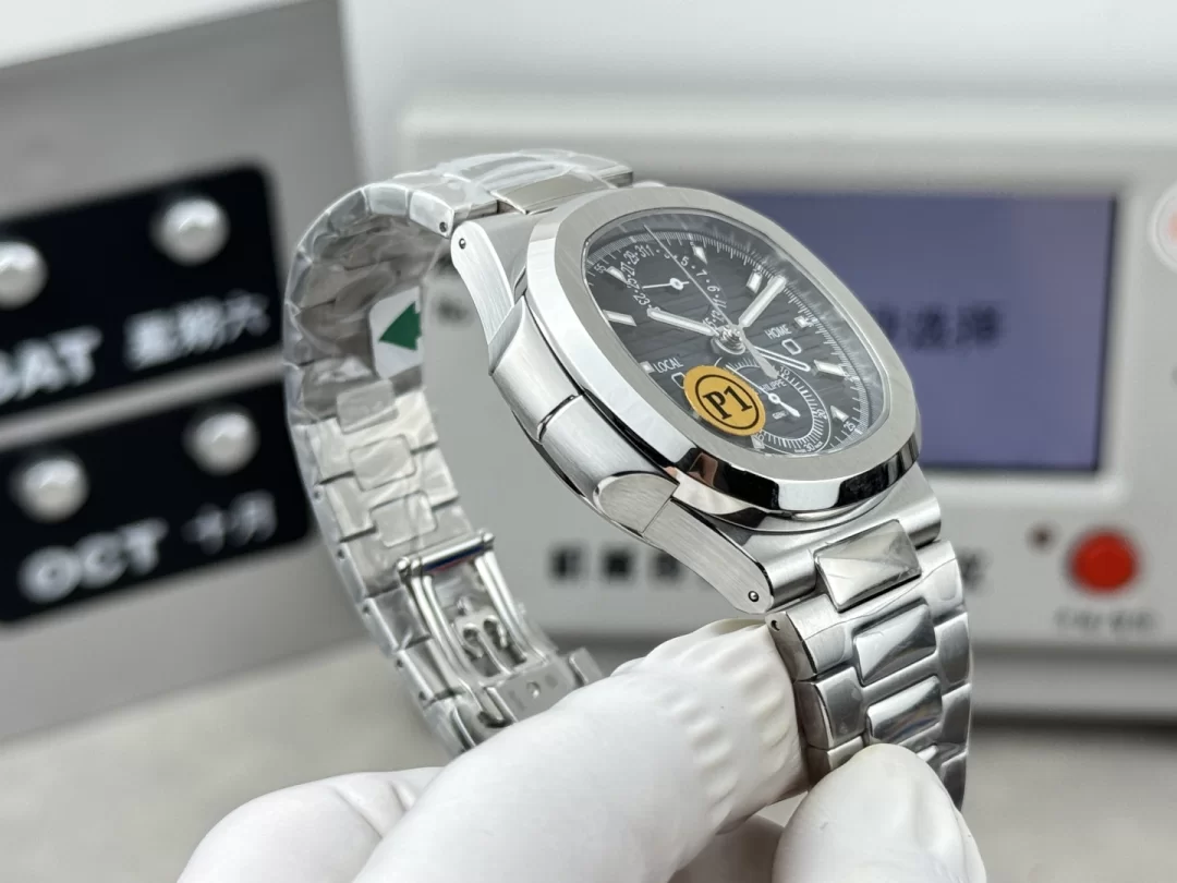 パテック・フィリップ ノーチラス デュアルタイム & フライバッククロノグラフ 5990/1A-011