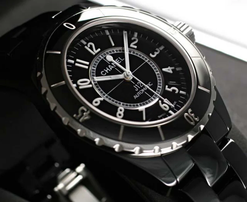 CHANELコピーシャネル時計 J12時計 ブラックセラミック ブラックダイアル セラミックブレスレッ H0685