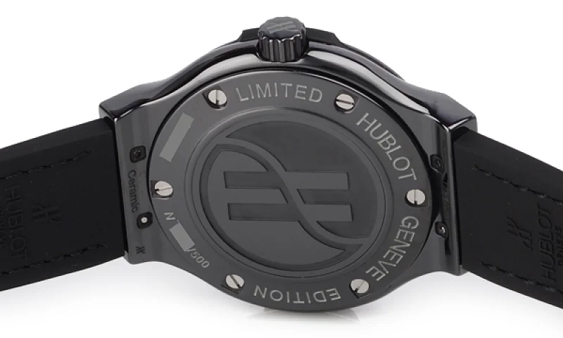 (HUBLOT)ウブロ クラシックフュージョン セラミック時計コピー 561.CM.1110.LR