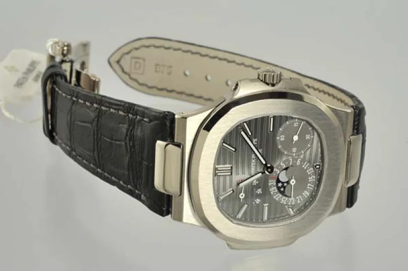 パテックフィリップ 腕時計コピー Patek Philippeノーチラス パワーリザーブ ムーンフェイズ　5712G